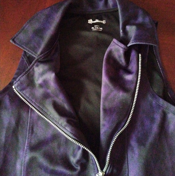 Disney Descendants 3 Vest - Picture 5 of 8